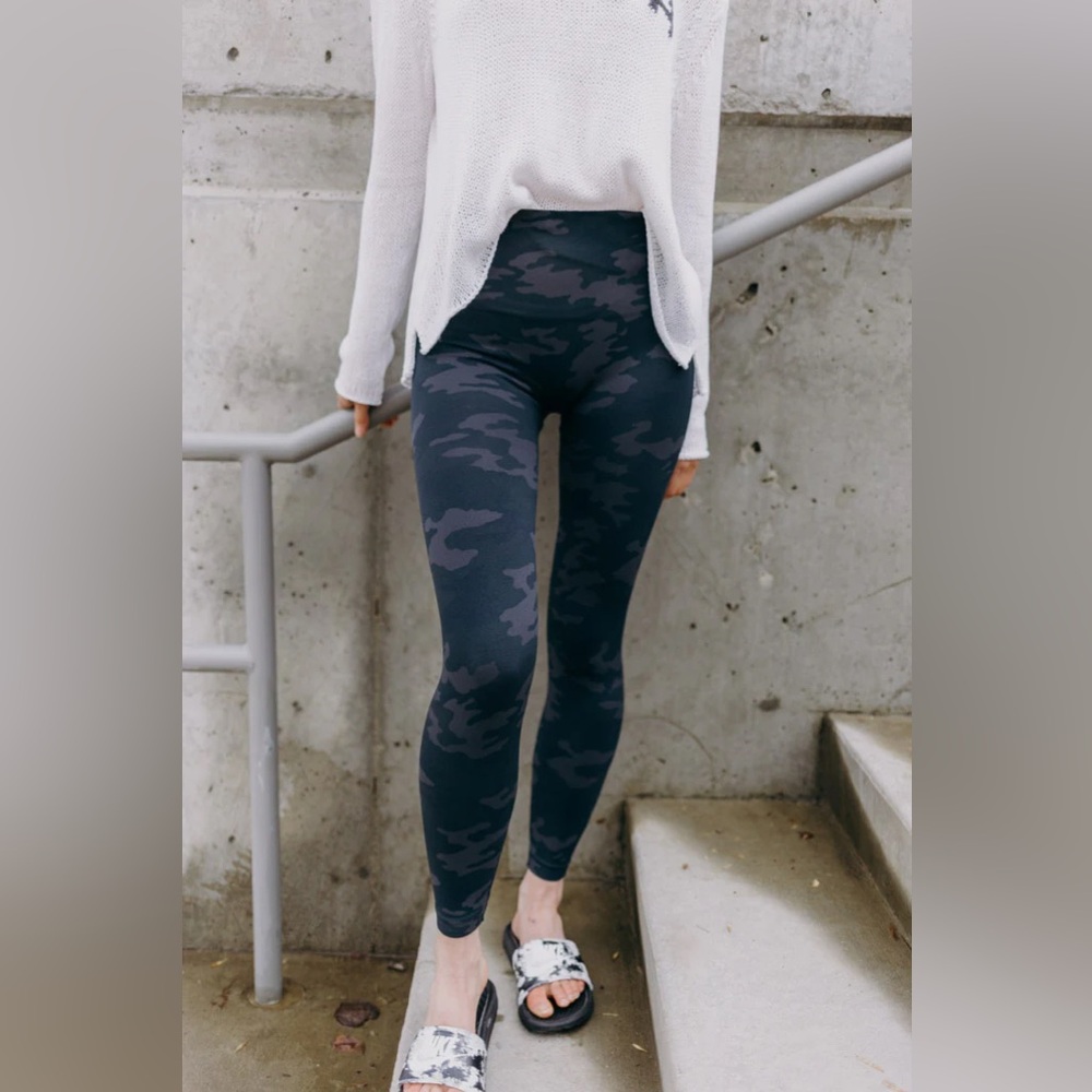 Spanx Look At Me Now High Waisted Black Camo Leggings Size Small